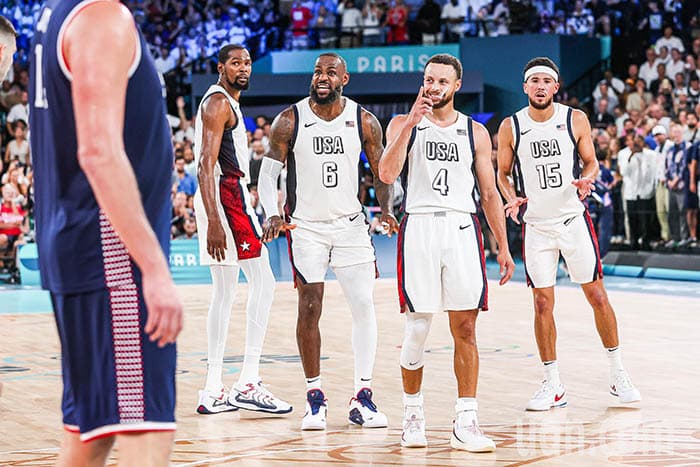 奥运图辑／篮球美国险胜塞尔维亚 库里狂飙36分