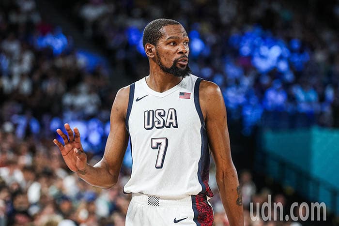 奥运图辑／篮球美国险胜塞尔维亚 库里狂飙36分