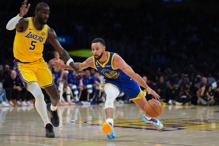 唐西奇43分赢不了勇士 库里关键三分弹开...