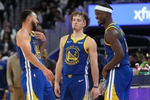 库里乐当观众 勇士4人得分破20分主场轻取灰熊 库里乐当观众 勇士4人得分破20分主场轻取灰熊