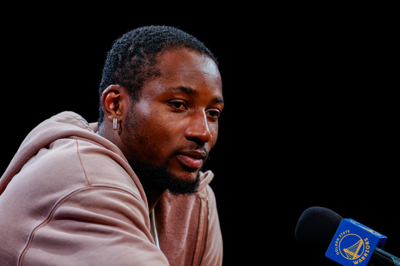 换穿1号！库明加回击酸民：到场的球迷才是MVP