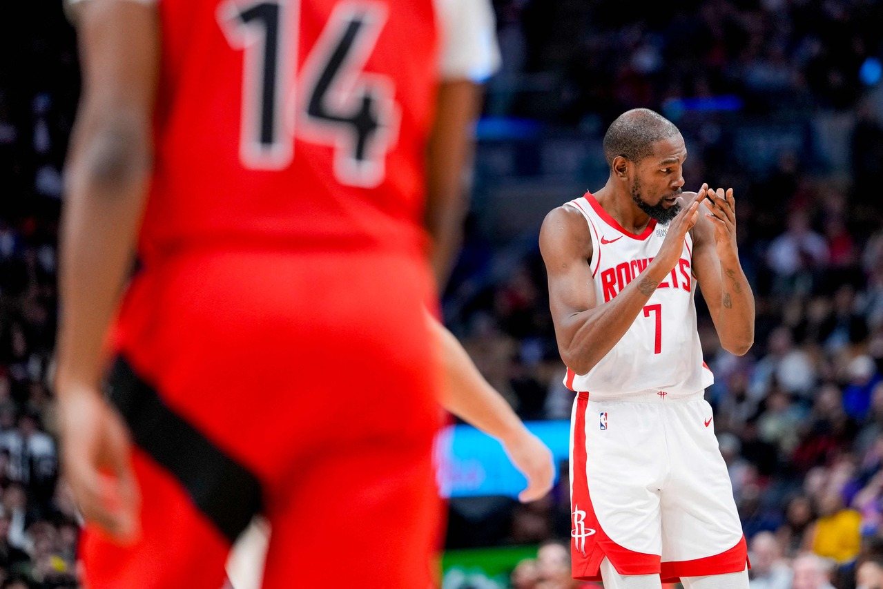 「KD引力」!火箭进攻效率联盟第一 史密斯 :自己选要守谁 「KD引力」!火箭进攻效率联盟第一 史密斯 :自己选要守谁