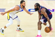 2009年同梯分居三分进球榜前二 库里赛前和哈登致意 2009年同梯分居三分进球榜前二 库里赛前和哈登致意