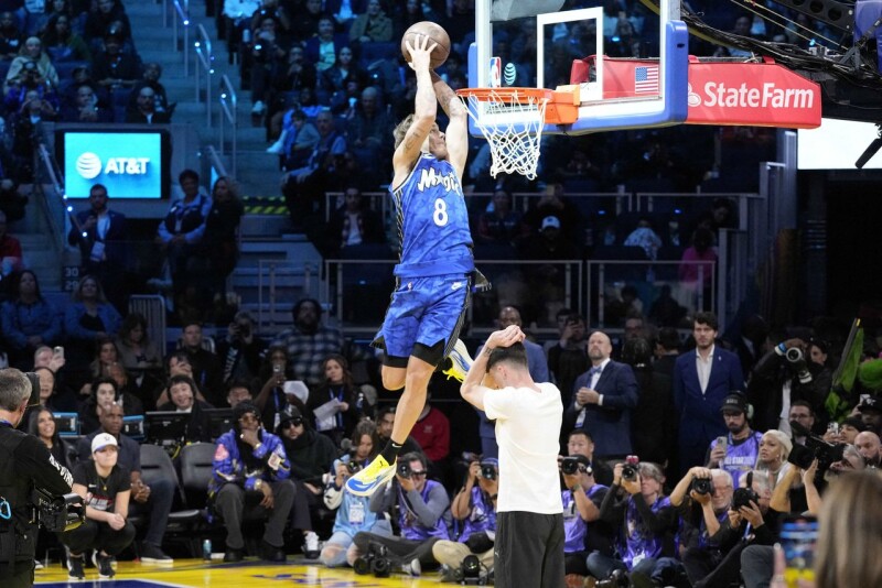 步行者传将释出前勇士榜眼 与三连霸灌篮王麦克朗签约
 步行者传将释出前勇士榜眼 与三连霸灌篮王麦克朗签约