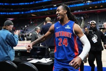 龙头活塞神奇三分弹续命 延长赛险胜炉主奇才