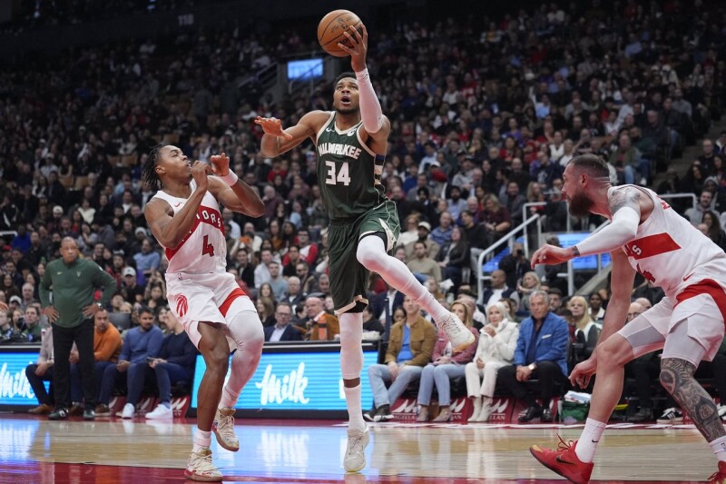 绝杀步行者不到24小时 雄鹿被猛龙打爆惨输28分