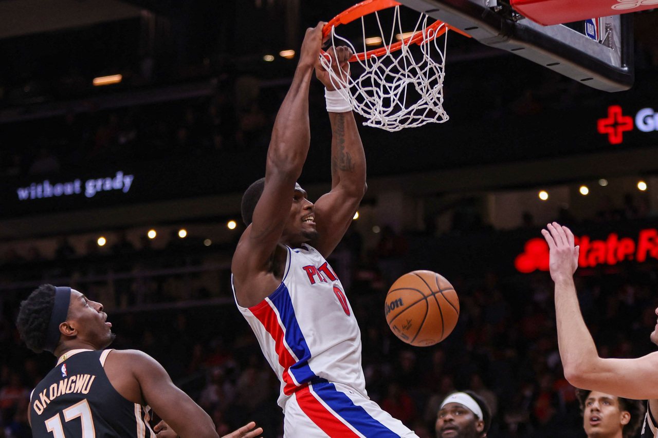 康宁汉复出、巨兽杜伦关键6罚 活塞猎老鹰收11连胜