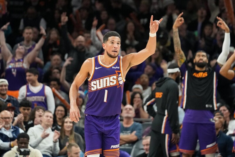 布克领军上演第三节反扑 太阳终结马刺连胜