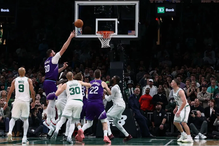 诺基奇0.6秒致胜补篮气走绿衫军 爵士主...