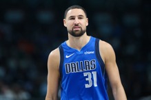 汤普森「暂时」改打替补 独行侠主帅:他带来一股能量 汤普森「暂时」改打替补 独行侠主帅:他带来一股能量