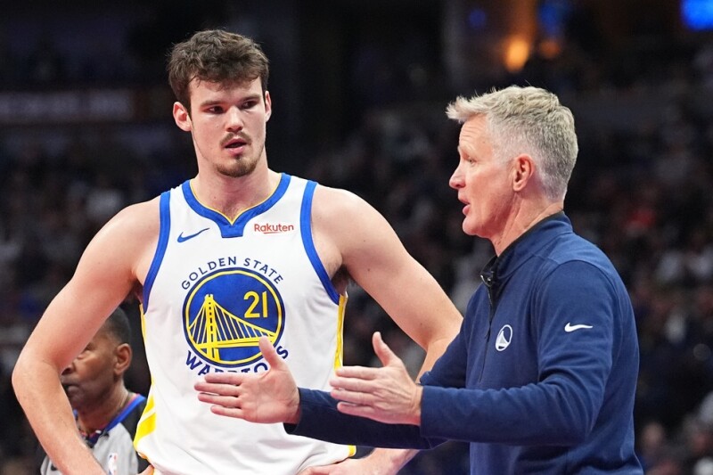 格林点防守崩盘主因 勇士荷兰中锋：要带著热情尽全力