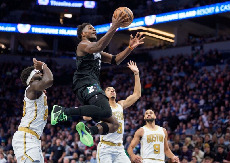 差点掉球变关键三分弹 爱德华飙39分力退凯尔特人