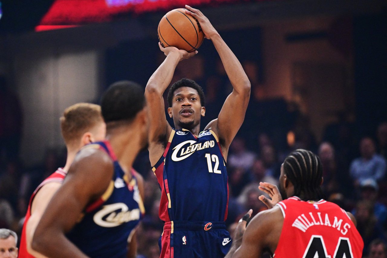 先晃倒对手再送双手暴扣 杭特：生涯最精彩一次灌篮