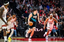 杨瀚森9分5篮板写生涯新高 开拓者不敌太阳吞3连败