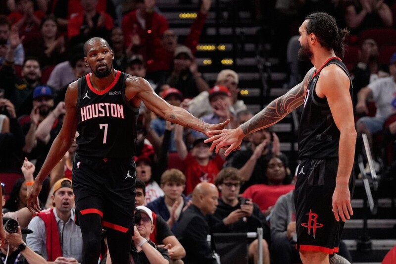 火箭强势开局亚当斯篮板成关键 杜兰特赞：完全没老！