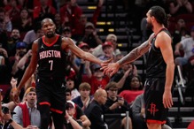 火箭强势开局亚当斯篮板成关键 杜兰特赞：完全没老！