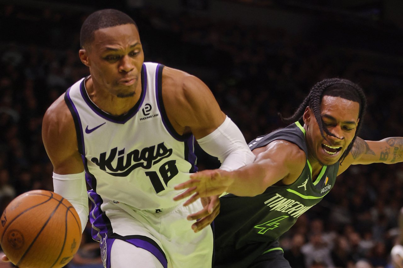 德罗展连2场烙赛国王5连败 卫少大三元生涯1万助攻达阵