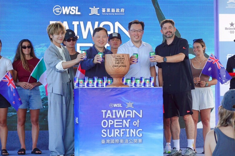 台湾国际冲浪公开赛金樽渔港登场 12国、200名冲浪好手挑战自我