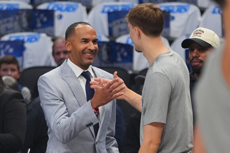 独行侠球迷不满情绪达沸点 美媒：哈里森「乌纱帽」将不保