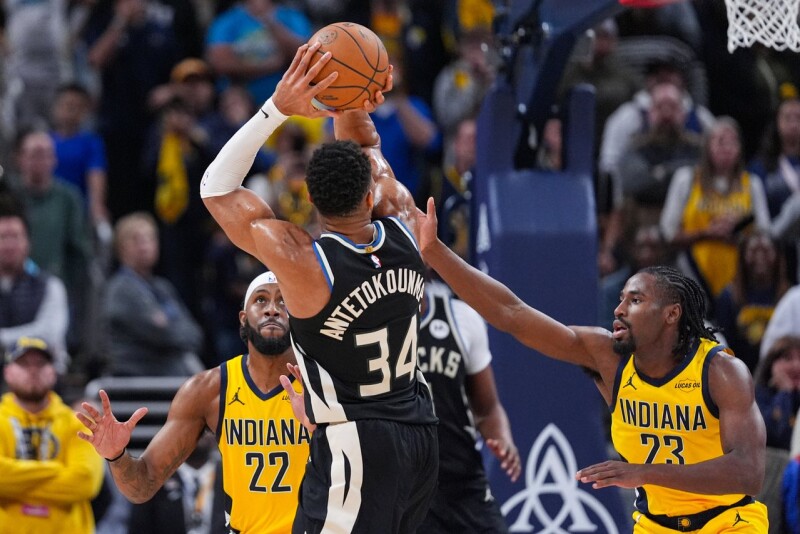 透纳回步行者遭嘘声伺候 「字母哥」绝杀秀比倒赞反呛