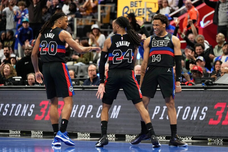 活塞绿叶群斗志高逆转夺9连胜 主帅大赞：我们都是狠狗！