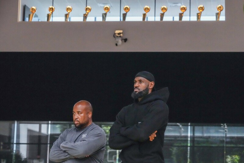 联盟持续调查非法赌博 湖人多名员工被要求交出手机