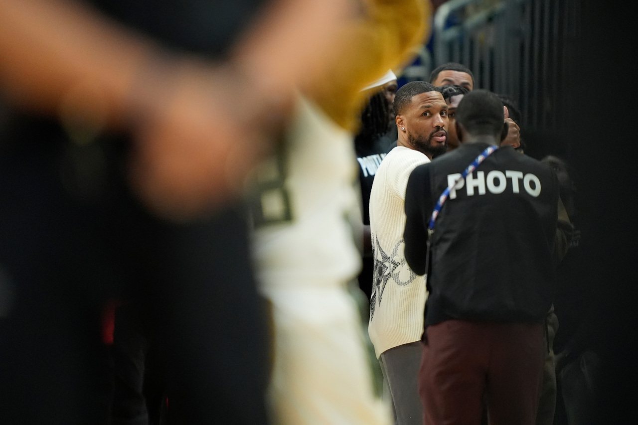 里拉德重返密尔瓦基获全场致敬 开拓者赏雄鹿5连败