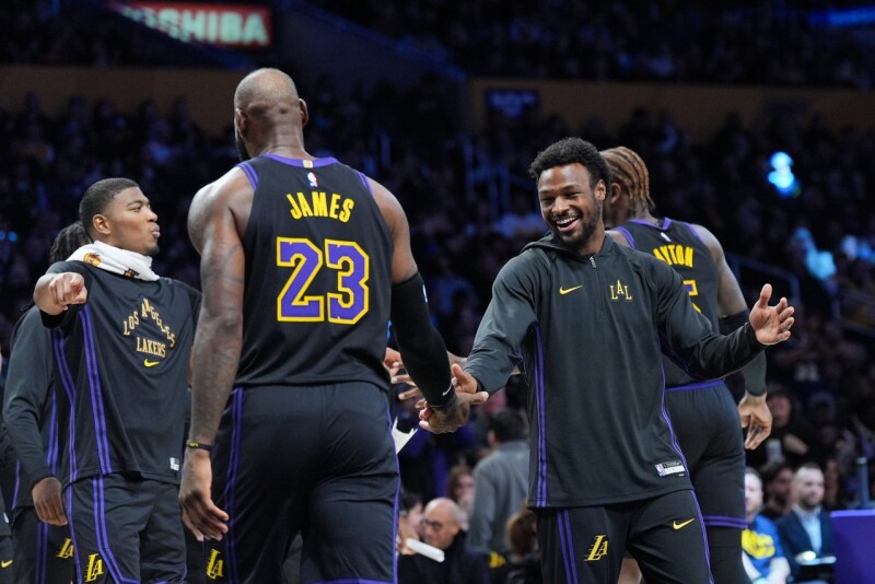 为他感到骄傲！布朗尼轮替表现亮眼 詹姆斯谈成长曲线