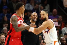 火箭主帅喷垃圾话后「微笑」 布鲁克斯怨对手假摔得利