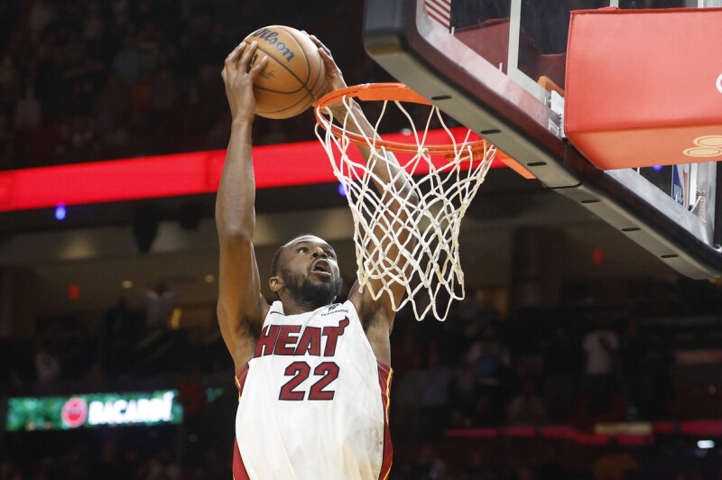 热火0.4秒神战术！维金斯第一时间灌篮绝杀 米契尔逼延长梦碎