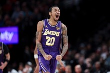 打到呕吐！湖人板凳小将带病飙分大爆发 狂写队史纪录