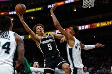 老鹰惨败马刺！丹尼尔斯仍夸温班亚玛「最强阻攻王」