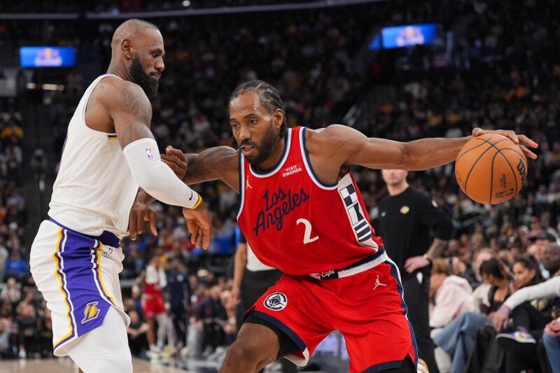 见笑转生气！ 雷纳德赛后采访到一半直接走人