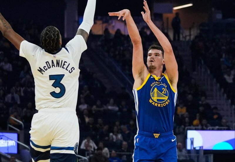 失手关键三分大空档 勇士荷兰中锋：遗憾没能帮库里赢球