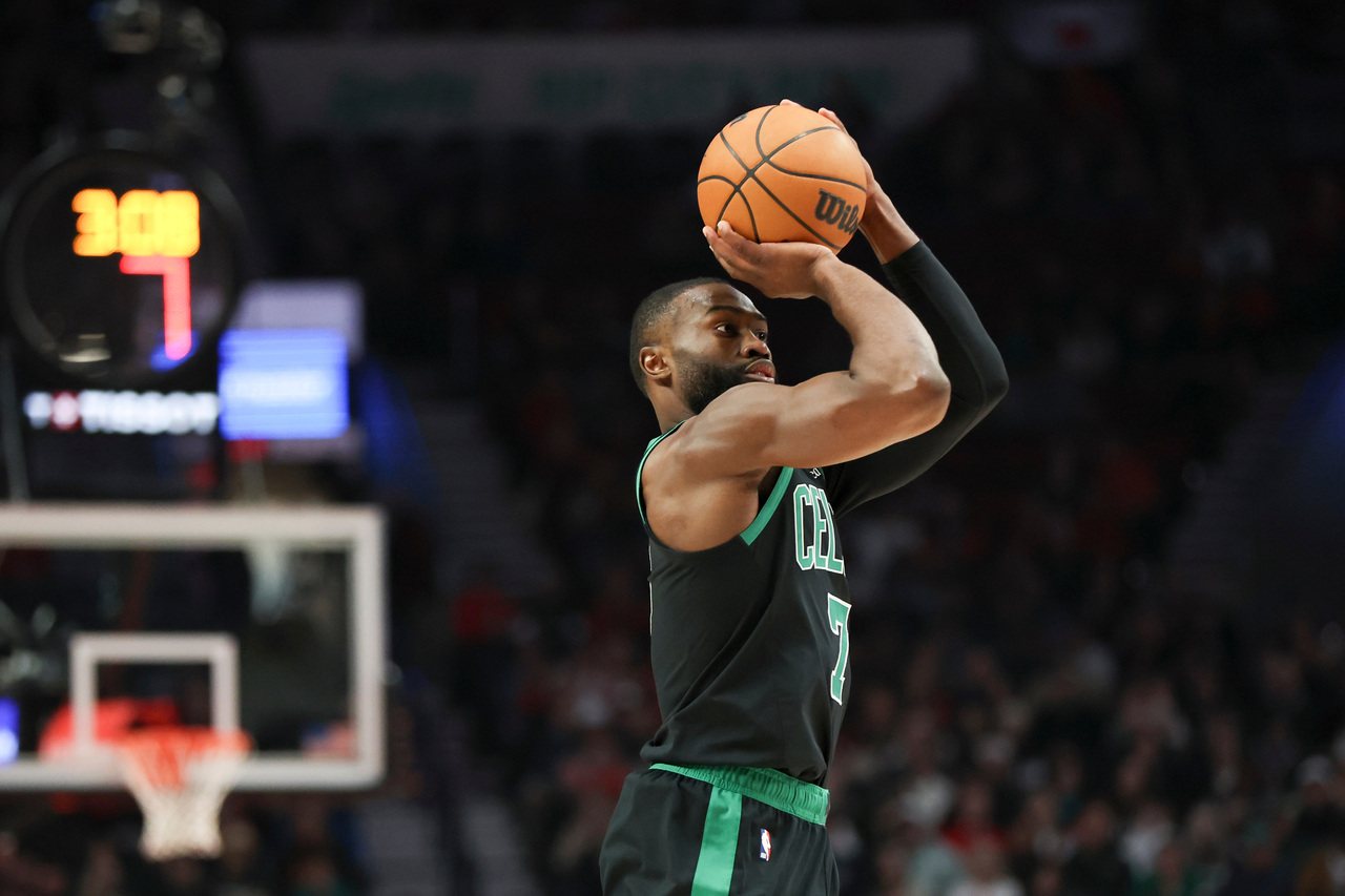 布朗连续9场飙破30+ 与「大鸟」共同霸榜绿军队史纪录