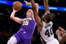 里夫斯左小腿拉伤将缺一周 湖人防守亮红灯... 里夫斯左小腿拉伤将缺一周 湖人防守亮红灯...