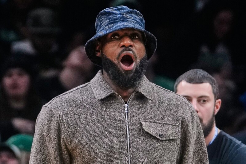 詹皇谈破亿天价新秀年球员卡 笑称要锁好保险库