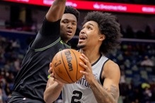 鹈鹕菜鸟「皇后」缴33分大三元 马刺25分领先险遭逆转