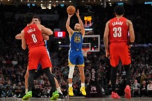 库里12记三分球、轰48分做白工 勇士本... 库里12记三分球、轰48分做白工 勇士本...