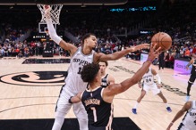 温班亚玛连续100场阻攻达标 替补上阵猛轰26分助马刺猎鹰