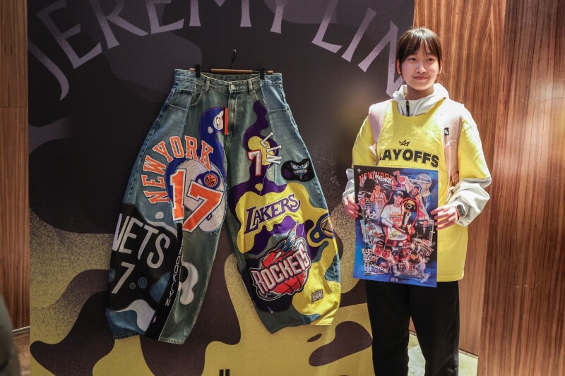 林书豪退休／超宠粉！林书豪坚持和777名球迷一一合影