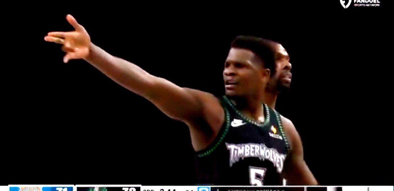 森林狼爱德华仿效莫兰特？「开枪」手势犯大忌 联盟却仍未动作