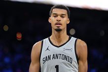 马刺不敌尼克温班亚玛哽咽落泪 原因是赛前祖母过世