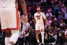 24记三分弹平队史 鲍威尔率热火30比2海啸攻势轰垮快船