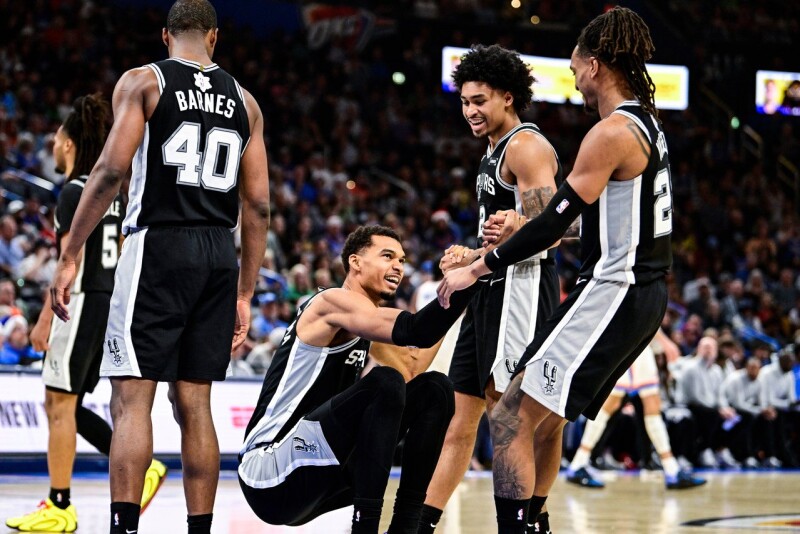 雷霆多特冲撞温班亚玛左膝引热议 幸无大碍马刺虚惊一场