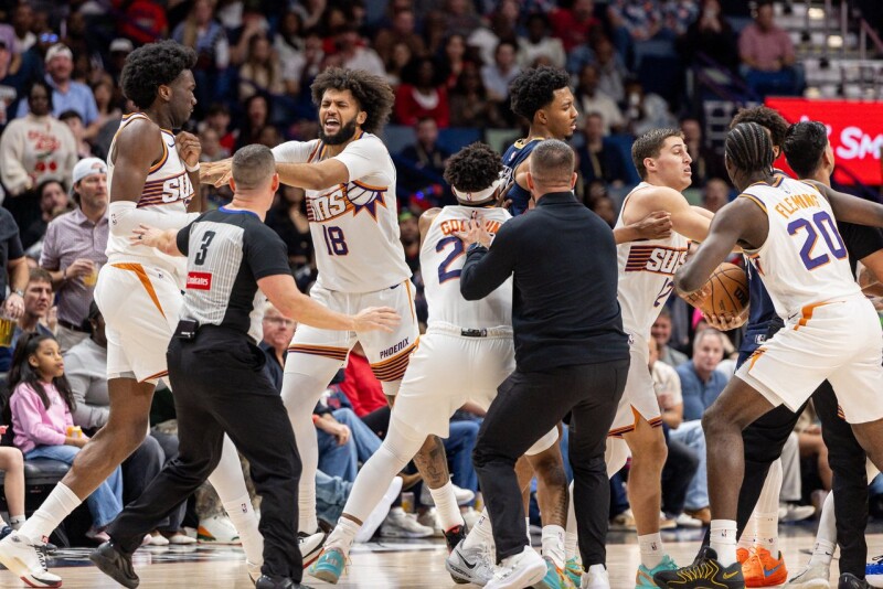 太阳鹈鹕爆发互殴冲突 主帅谈防守强硬态度：我们犯规不会少