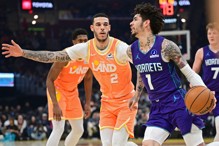 鲍尔兄弟对决 骑士飙24记三分弹轰垮黄蜂