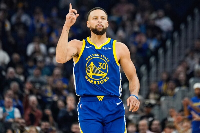 库里复出飙39分写历史第一纪录 超越「篮球之神」乔丹