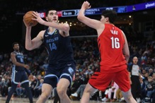 灰熊9战7胜却传坏消息 221公分中锋周... 灰熊9战7胜却传坏消息 221公分中锋周...