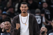 「斑马」已回归马刺恢复训练 后两战状态为... 「斑马」已回归马刺恢复训练 后两战状态为...